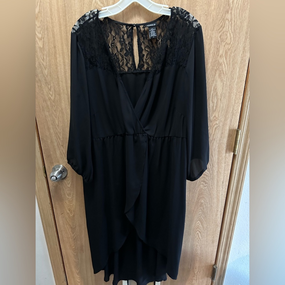 Torrid black chiffon split hem shirt